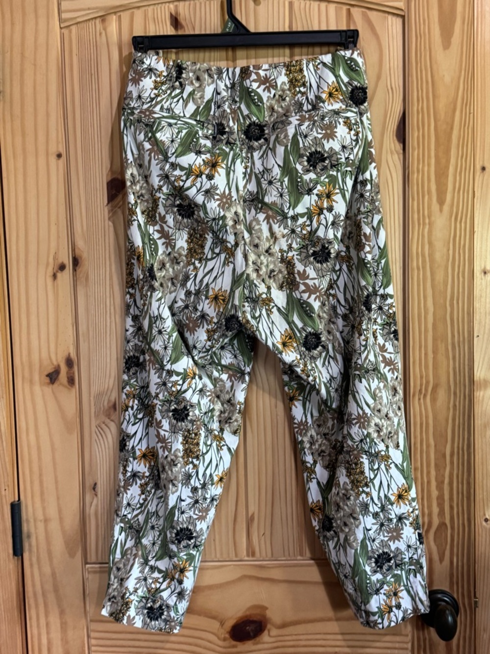 Isaac Mizrahi Live Floral Printed Pull on Crop Pants - Picture 2 of 2